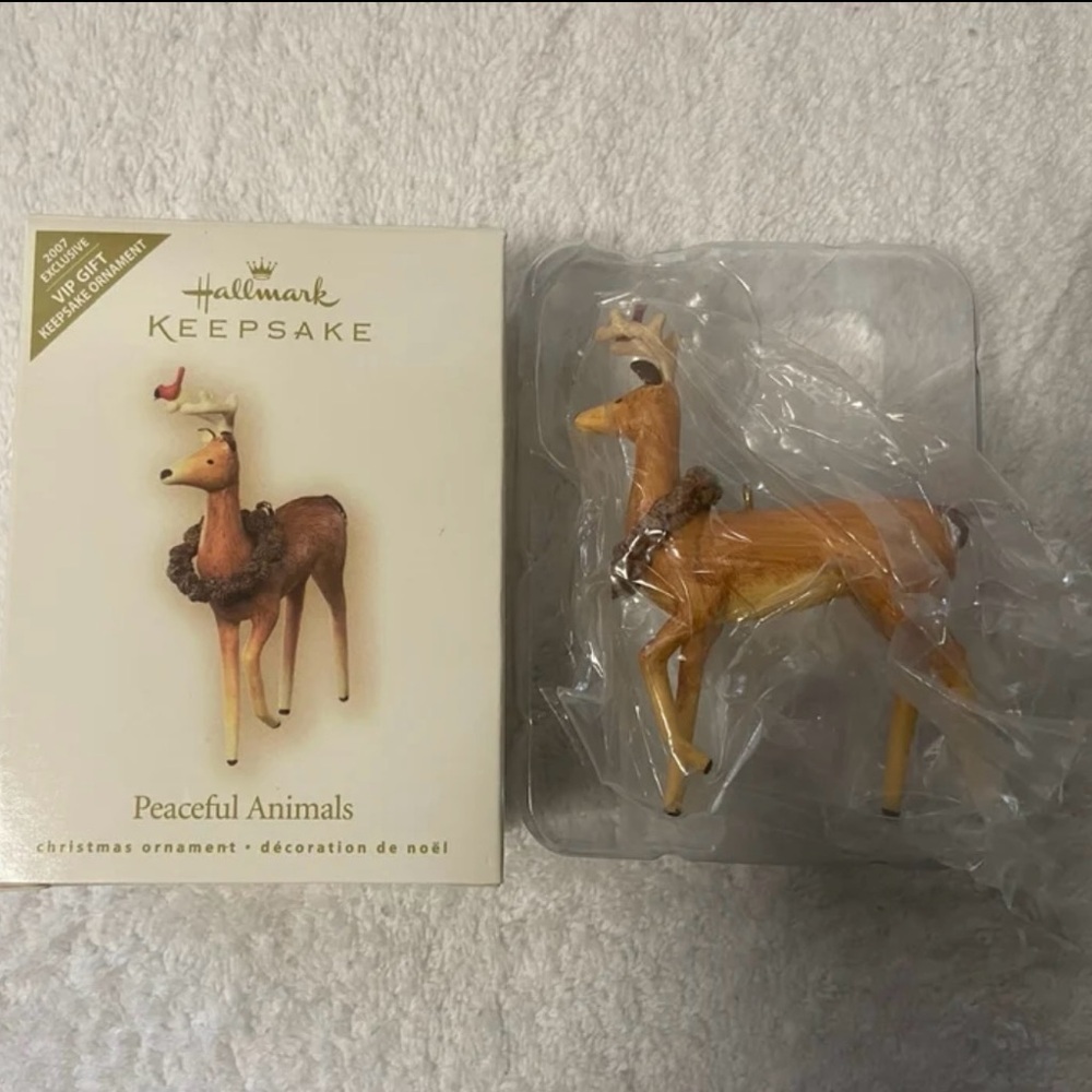 Hallmark Peaceful Animals (VIP Keepsake Ornament)